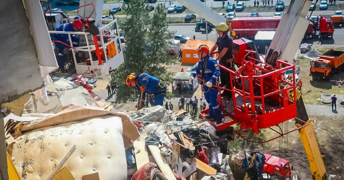 Під завалами будинку в Києві знайдено тіло третього загиблого