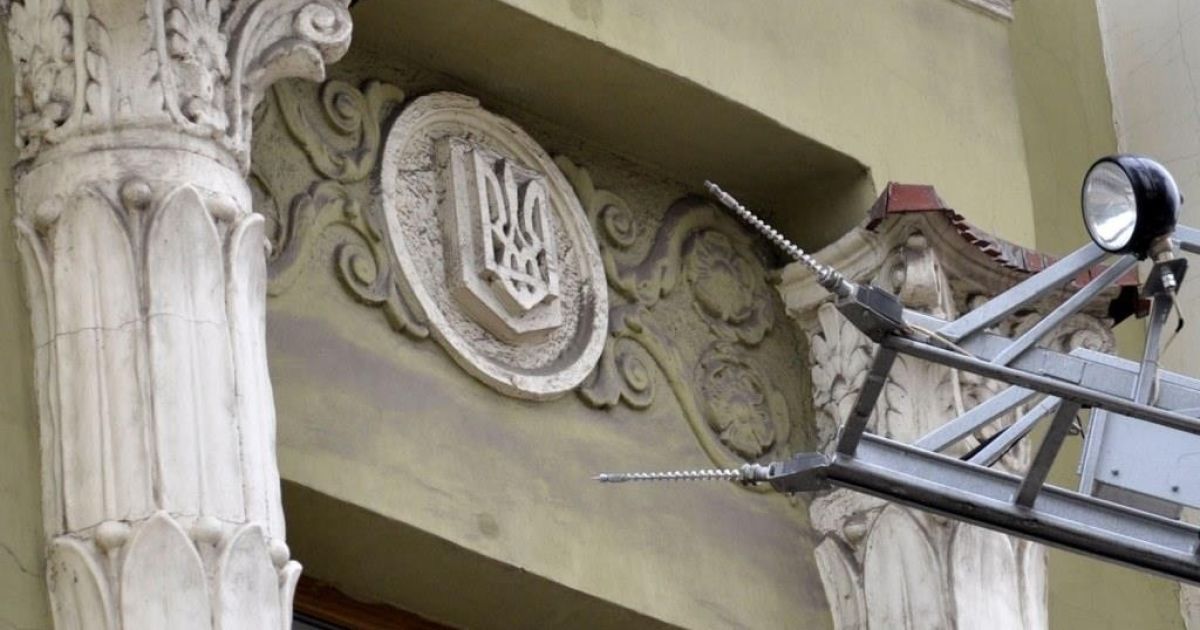 В Донецке уничтожают символику Украины / © dan-news.info