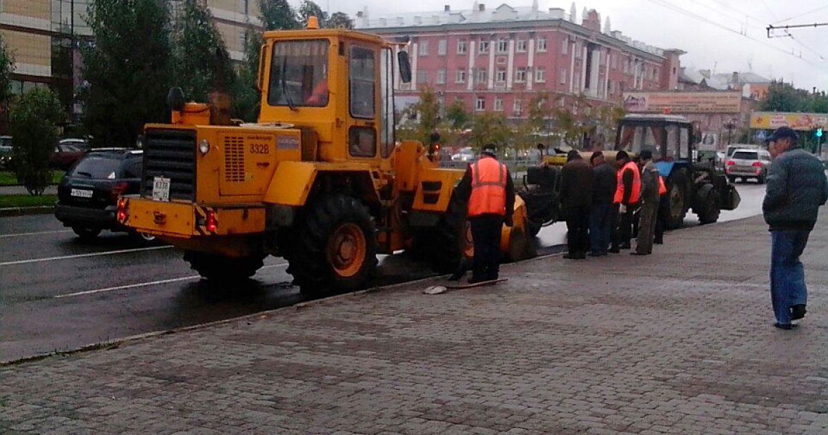 Дорожные службы снимают асфальт в административном центре Алтайского края