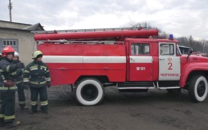 В Одеській області чоловік напідпитку побив вікна в готелі та спалив машину