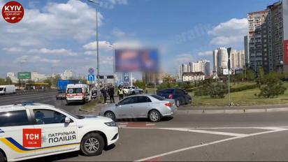 В Дарницком районе Киева автомобиль сбил насмерть женщину
