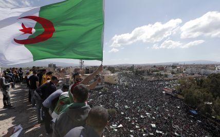 В Алжире арестовали брата президента страны - СМИ