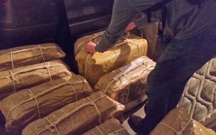Біля берегів Мексики конфіскували майже тонну кокаїну