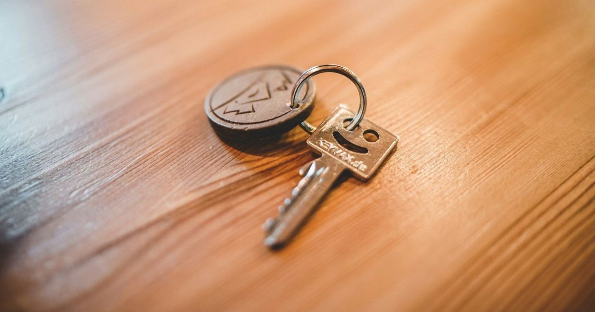 Почему ключи нельзя держать на столе по народным приметам