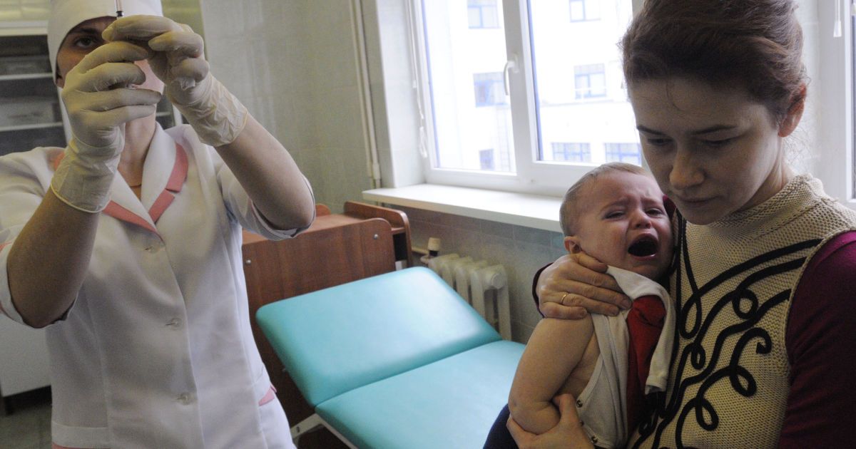 У Рівному і області більше не пускають невакцинованих дітей до школи