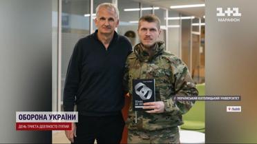 Тімоті Снайдер зустрівся з військовим ЗСУ