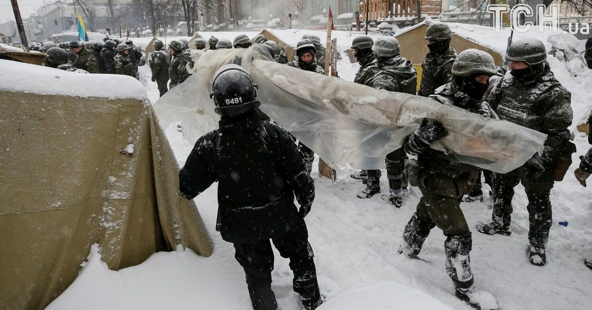 демонтаж наметового містечка біля ради_24 / © Reuters
