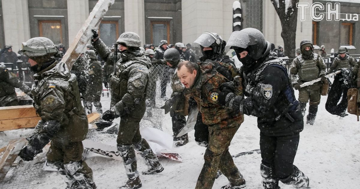 Поліція відпустила усіх затриманих під радою, одному інкримінують побиття п'ятьох спецпризначенців