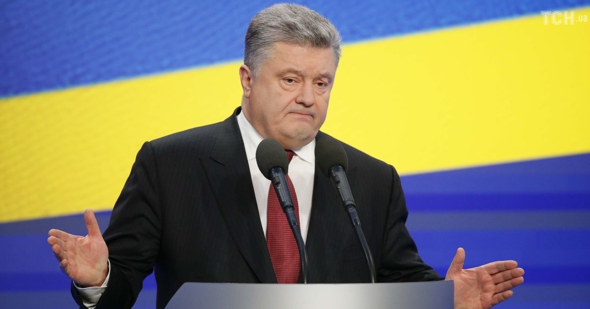 Порошенко приказал прекратить увольнять почтальонов, которые доставляют пенсии