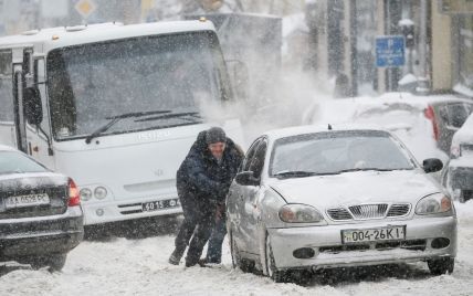 На Полтавщині через снігопад скасували автобусні рейси