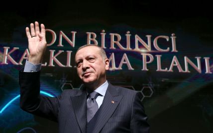 Порошенко відзначив роль Ердогана в процесі отримання Томосу