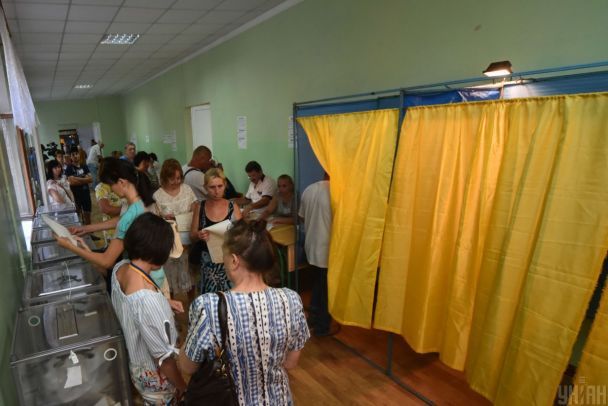 За законом право проголосувати мають всі громадяни. які мають право голосу / © УНІАН
