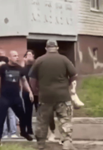 Скриншот з відео сутички між місцевими і працівниками ТЦК у Черкасах