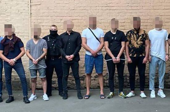 Запрошували на побачення, а потім грабували та били: у Києві викрили організовану злочинну групу (фото)