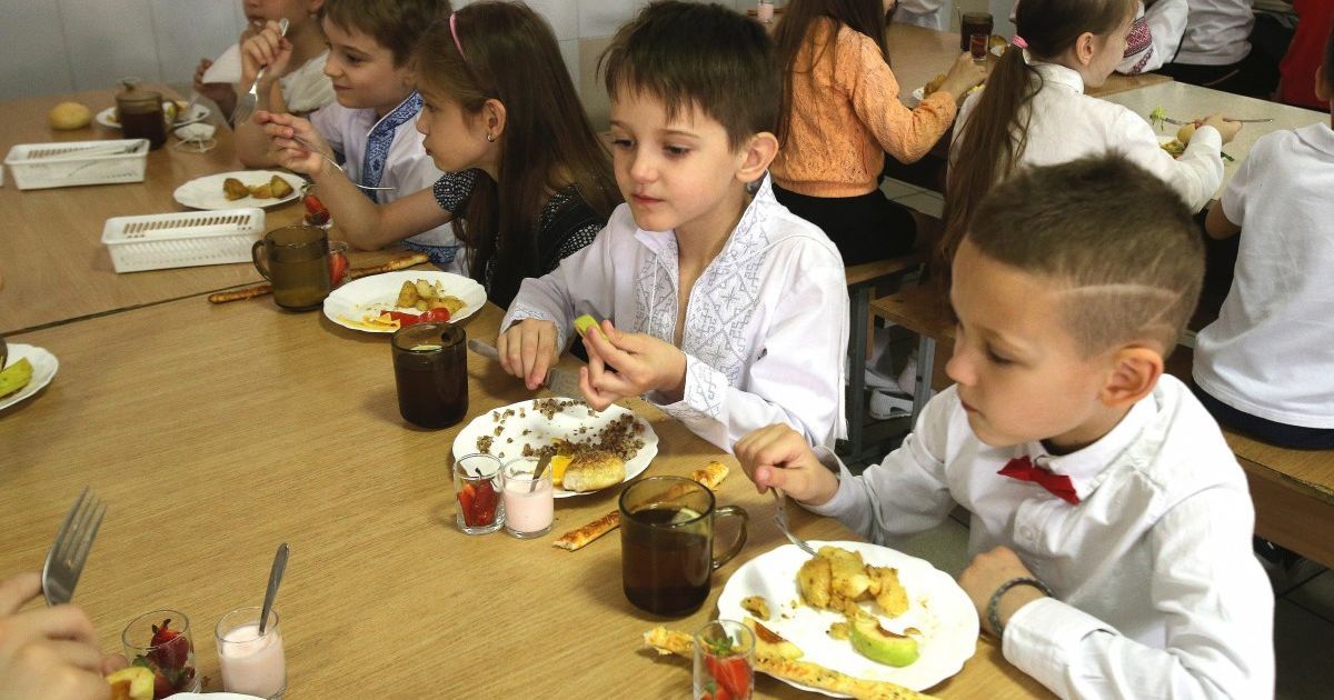 В Минобразования пояснили, при каких условиях должно осуществляться питание в школах во время карантина