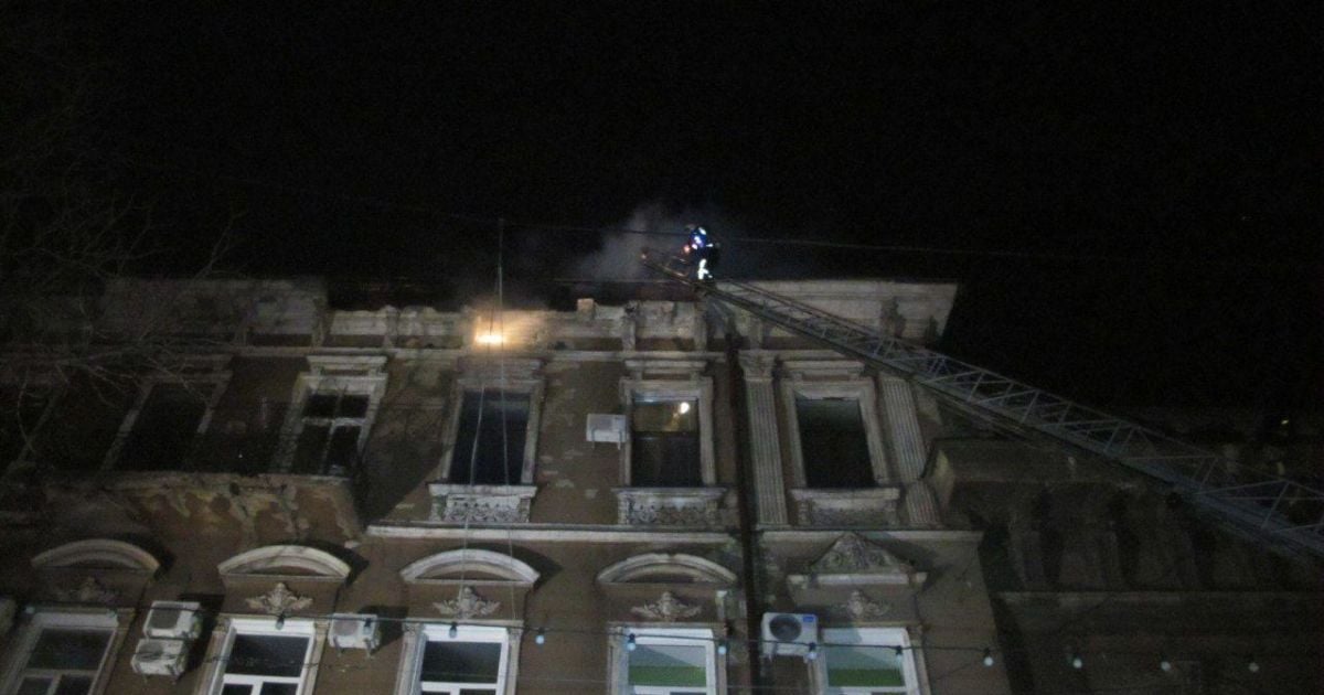 В Одессе горел жилой дом: эвакуировали более 40 жильцов