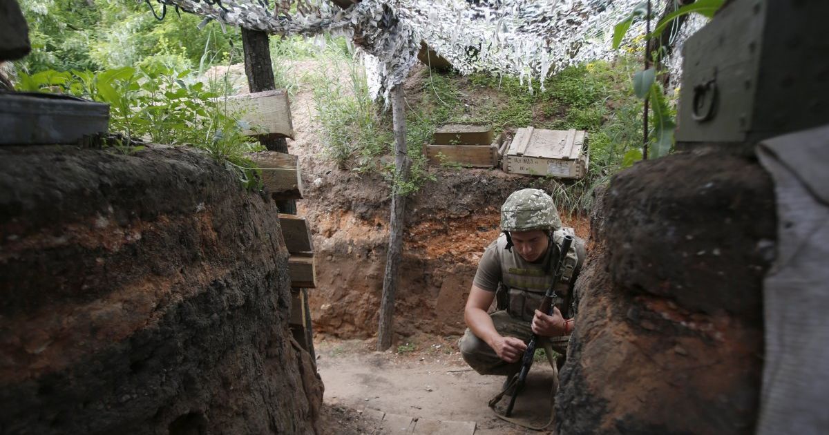Ситуація на Донбасі. Один український військовий отримав поранення