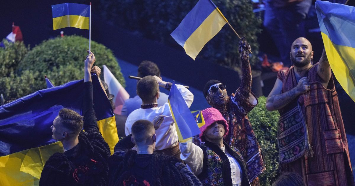 Підтримка України та Kalush Orchestra у фіналі: перший півфінал "Євробачення-2022" у фото