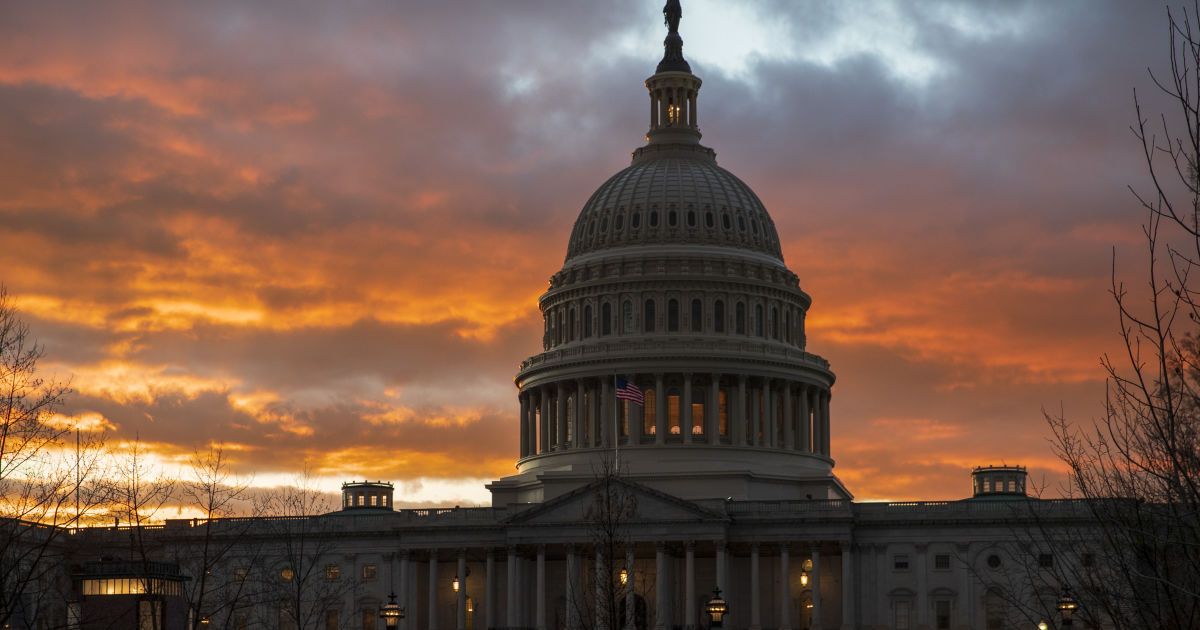 Зенитные комплексы, киберспециалисты и деньги: США размышляют, как уберечь Украину от российской угрозы