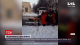 Новини України: у Рівному школярку збив тролейбус просто на зебрі