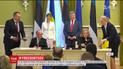 Украина пытается использовать все инструменты давления на Россию -Порошенко