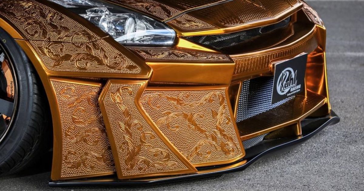 Nissan GT-R одели в гравированный золотом костюм — Новости