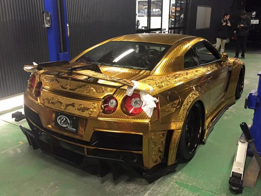 Nissan GT-R одели в гравированный золотом костюм — Новости