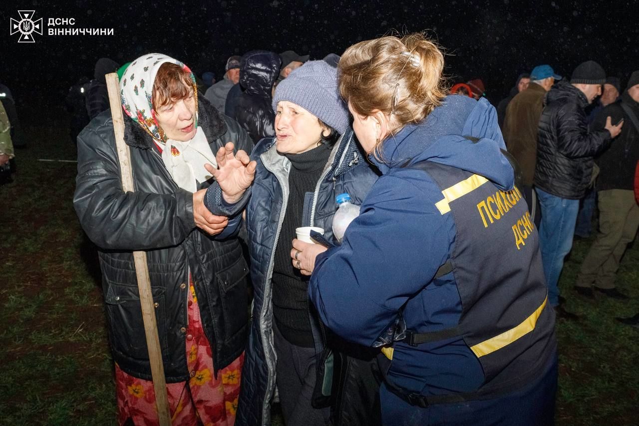 Постраждалі внаслідок атаки дронів на Вінниччину. / © ДСНС
