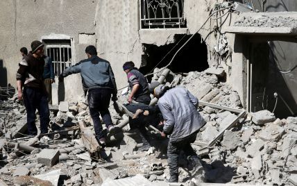 Силы Асада продолжают наносить авиаудары возле Дамаска: более 250 погибших и тысяча раненых