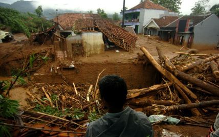 В Індонезії стався потужний зсув ґрунту - загинули люди