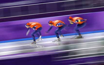 Нидерландские конькобежцы отправили в больницу болельщика после сброшенной на него медали