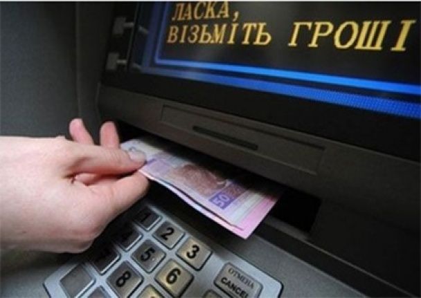 В Украине банки снизят лимиты на переводы по картам