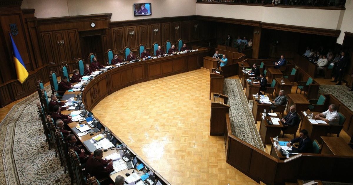 КСУ оказался на паузе: судьи отложили рассмотрение "земельного вопроса" и объявили перерыв