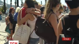 Несмотря на теракт, люди продолжают идти на Английскую набережную в Ницце