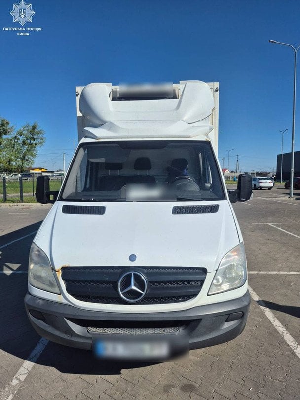У Києві водій Mercedes стріляв у бік іншого авто / © Патрульна поліція Києва