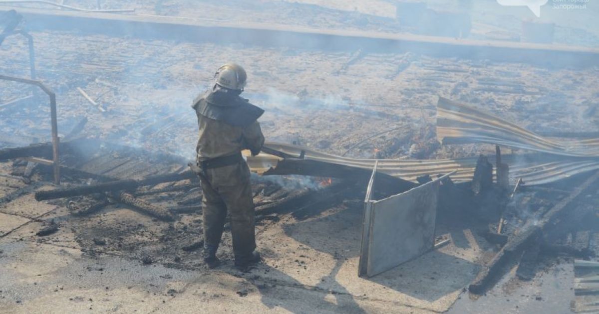 В Запорожье быстро сгорел местный клуб / © 06153.com.ua