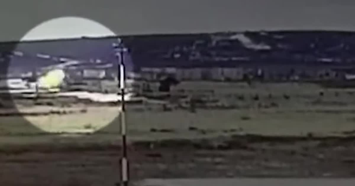 Появилось видео, как на Чукотке упал и взорвался военный вертолет