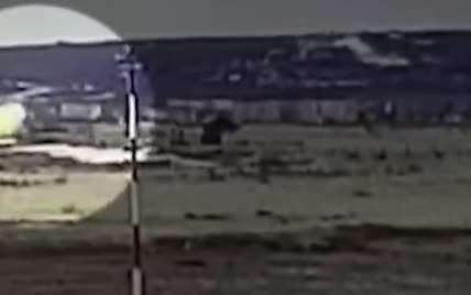 З’явилося відео, як на Чукотці впав і вибухнув військовий гелікоптер