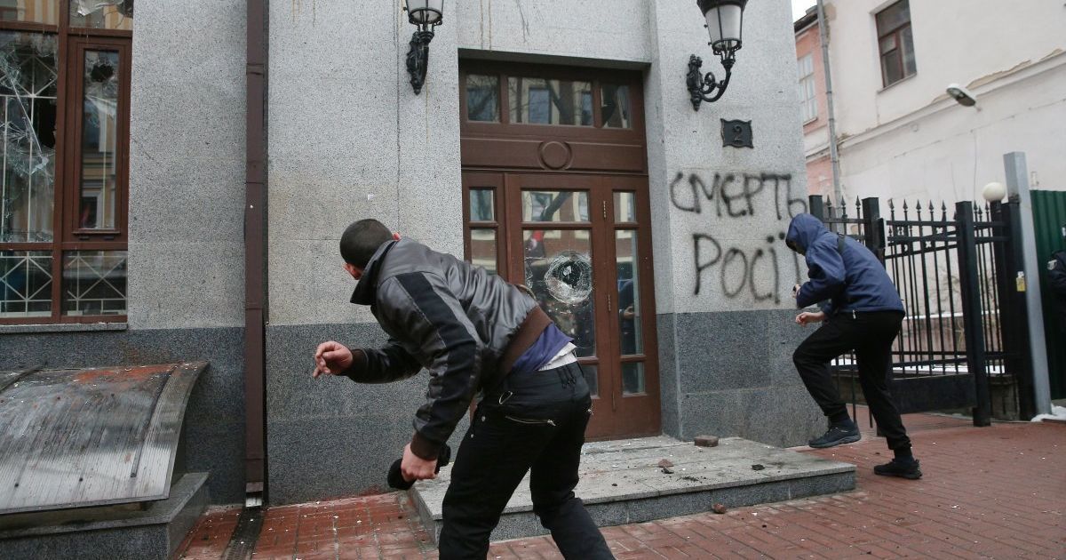 Чим живе осередок "русского мира". Глава Росспівробітництва буває в Лаврі та обідає з лояльними діячами