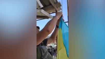 "Он Антоновский мост там": ВСУ подняли первый флаг на левом берегу Херсона