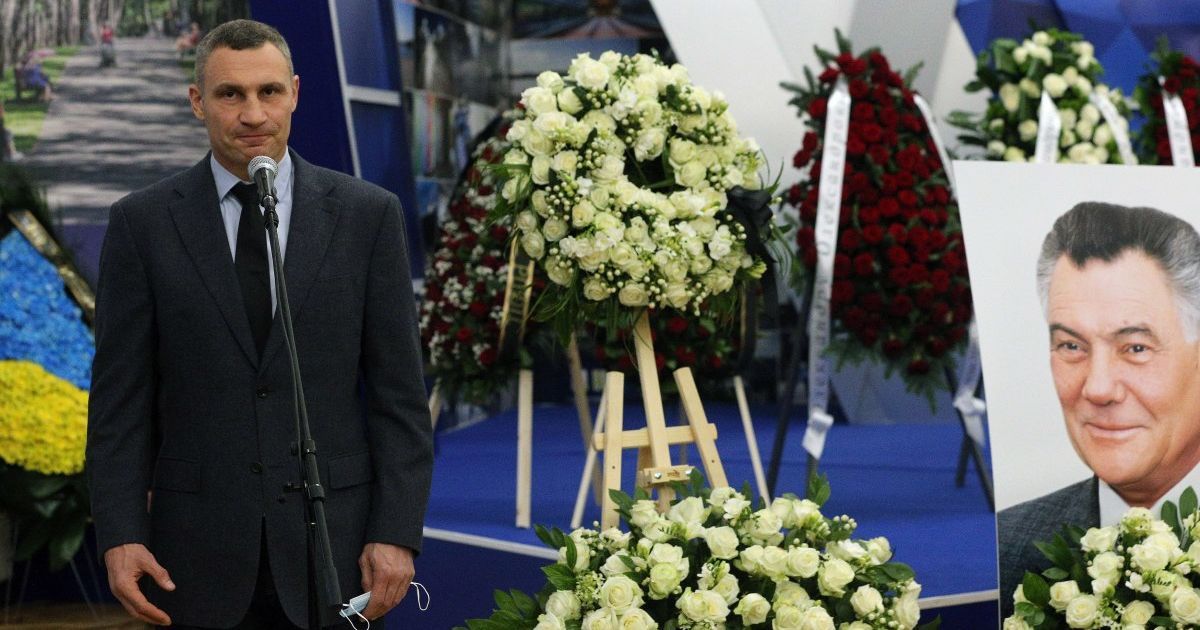 На Байковому кладовищі поховали Олександра Омельченка / © УНІАН