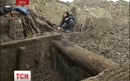 Відкопану на Поштовій площі вулицю давньоруського Києва знову засипали землею