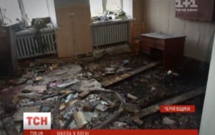 На Чернігівщині пожежу у школі гасили сім годин