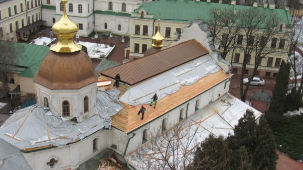 Зараз триває ремонт покрівлі Трапезної церкви.Фото Вадима Кириленка / © 