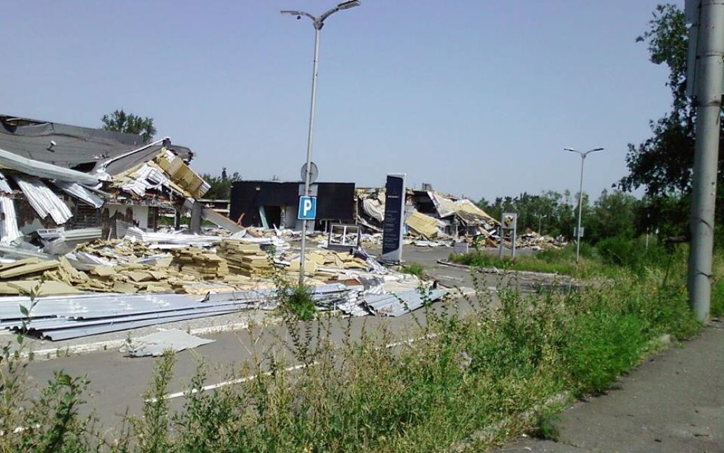 Боевики продолжают демонтаж металлических изделий в районе аэропорта. / © Новости Донбасса