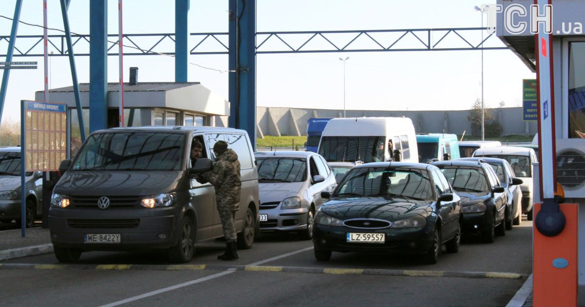 Черги на кордоні з Польщею: водіїв попередили про зміни