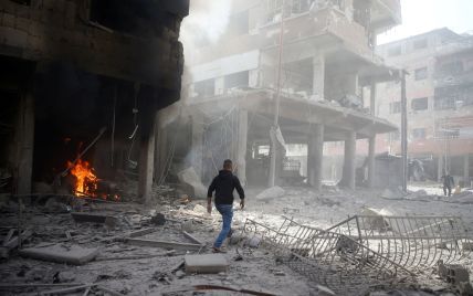 Во время бешеных авиаобстрелов в Сирии погибли больше 70 человек, еще 325 были ранены