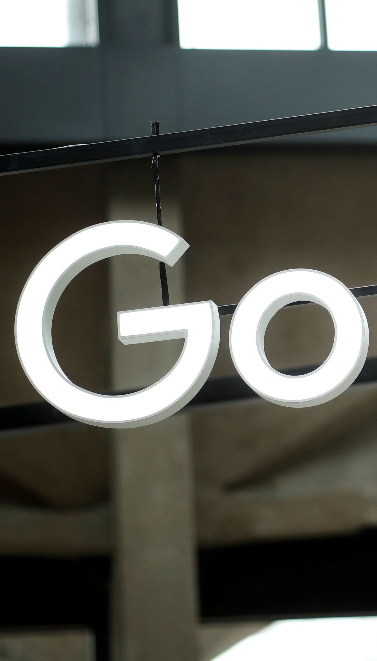 Сервисы Google следят за передвижениями юзеров, даже когда им запретили это делать - СМИ