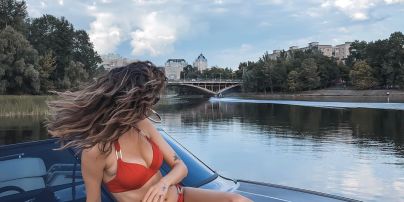 В ярком бикини и на яхте: сексуальное фото Нади Дорофеевой