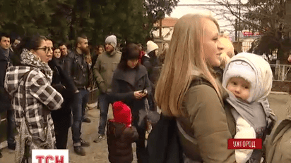 В Ужгороде защитники животных под горотделом полиции требовали изолировать убийцу собаки